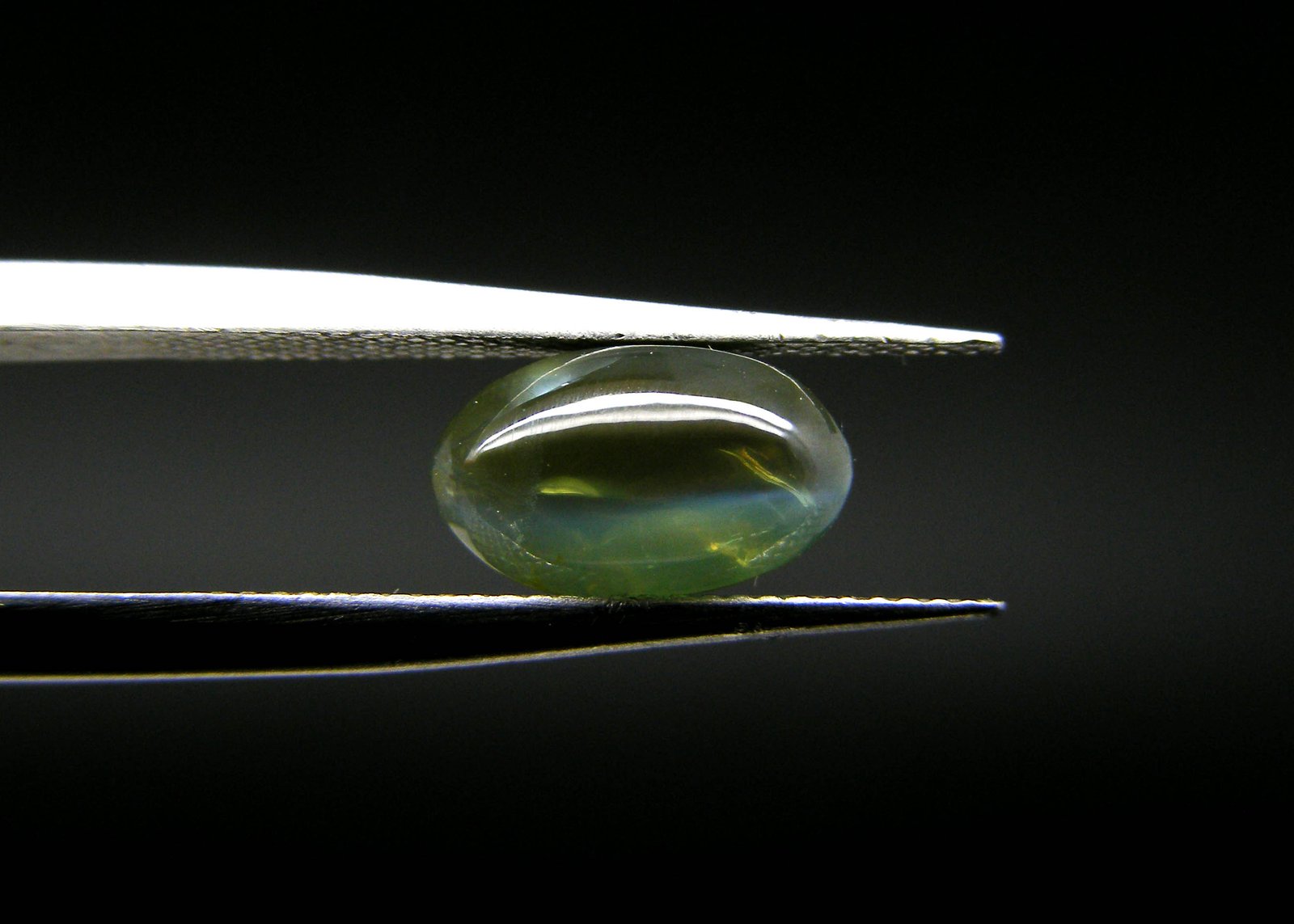 Natural Alexandrite Cat's Eye